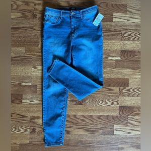 SOLD    Tummy Tucking High Rise Comfort Waist Skinny Jeans